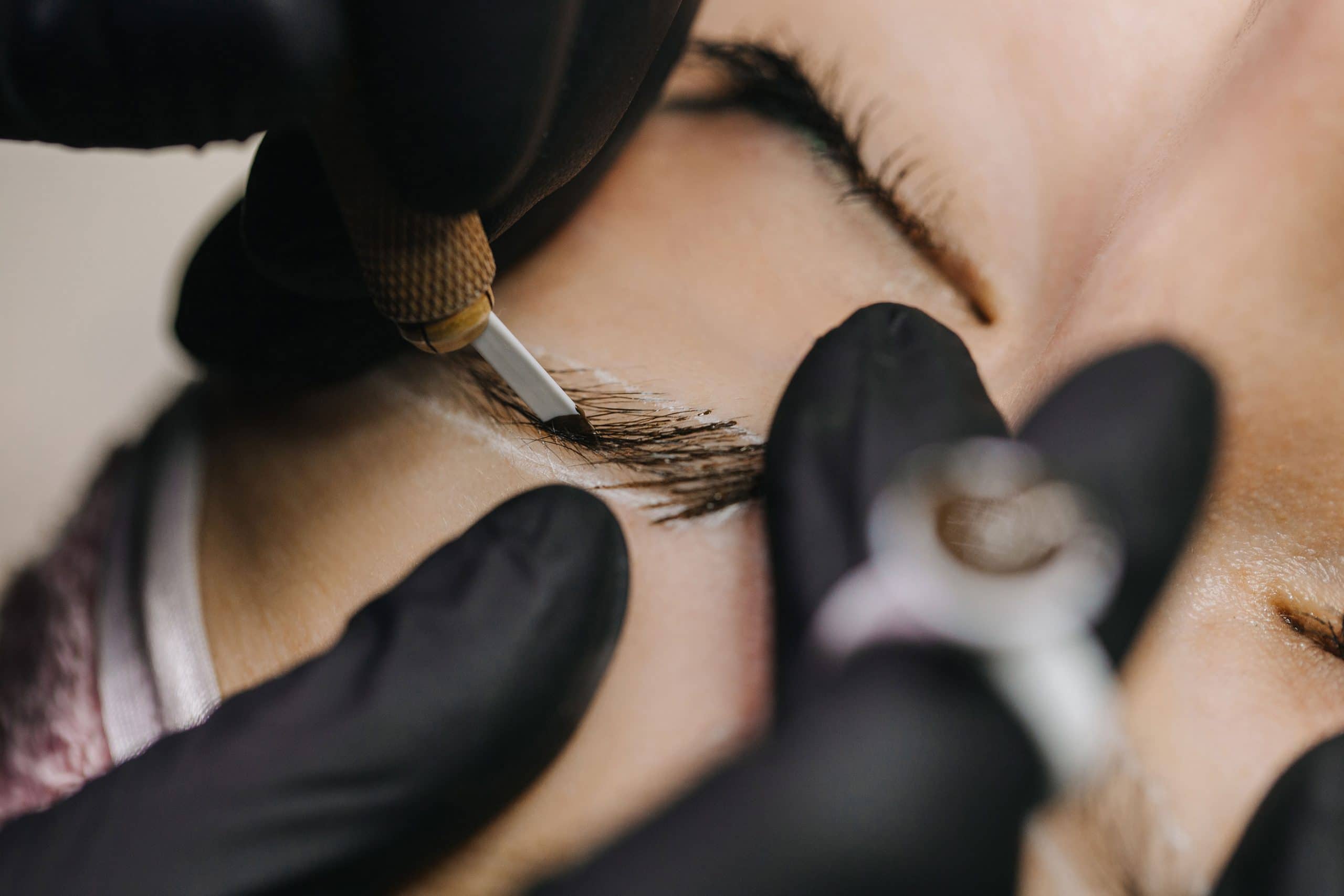 eyebrows during nanoblading microblading spmu